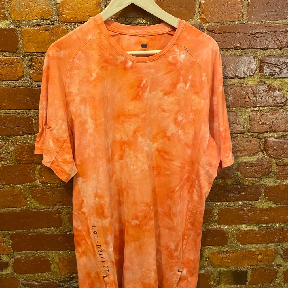 Lululemon workout shirt